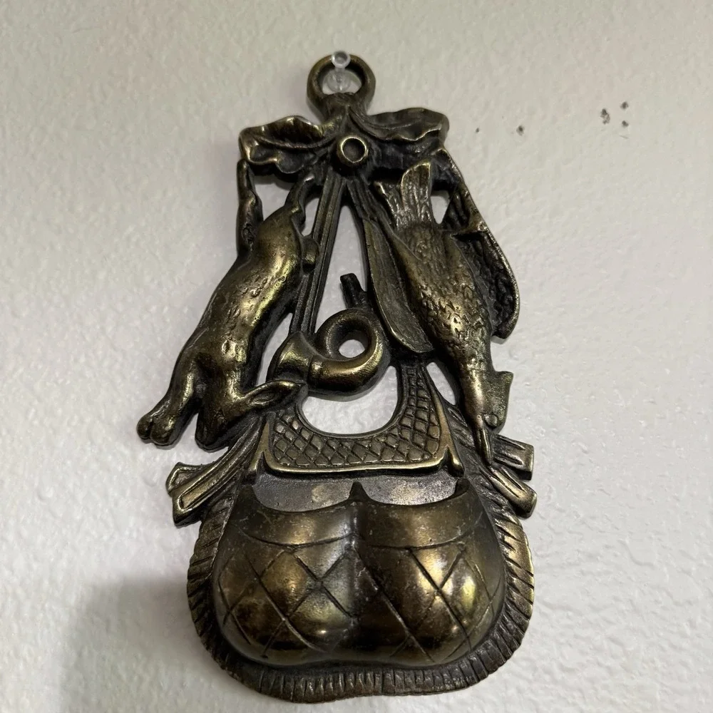 Vintage Cast Metal Match Safe Wall Pocket Old English Hunting Decor Game‎ Bag